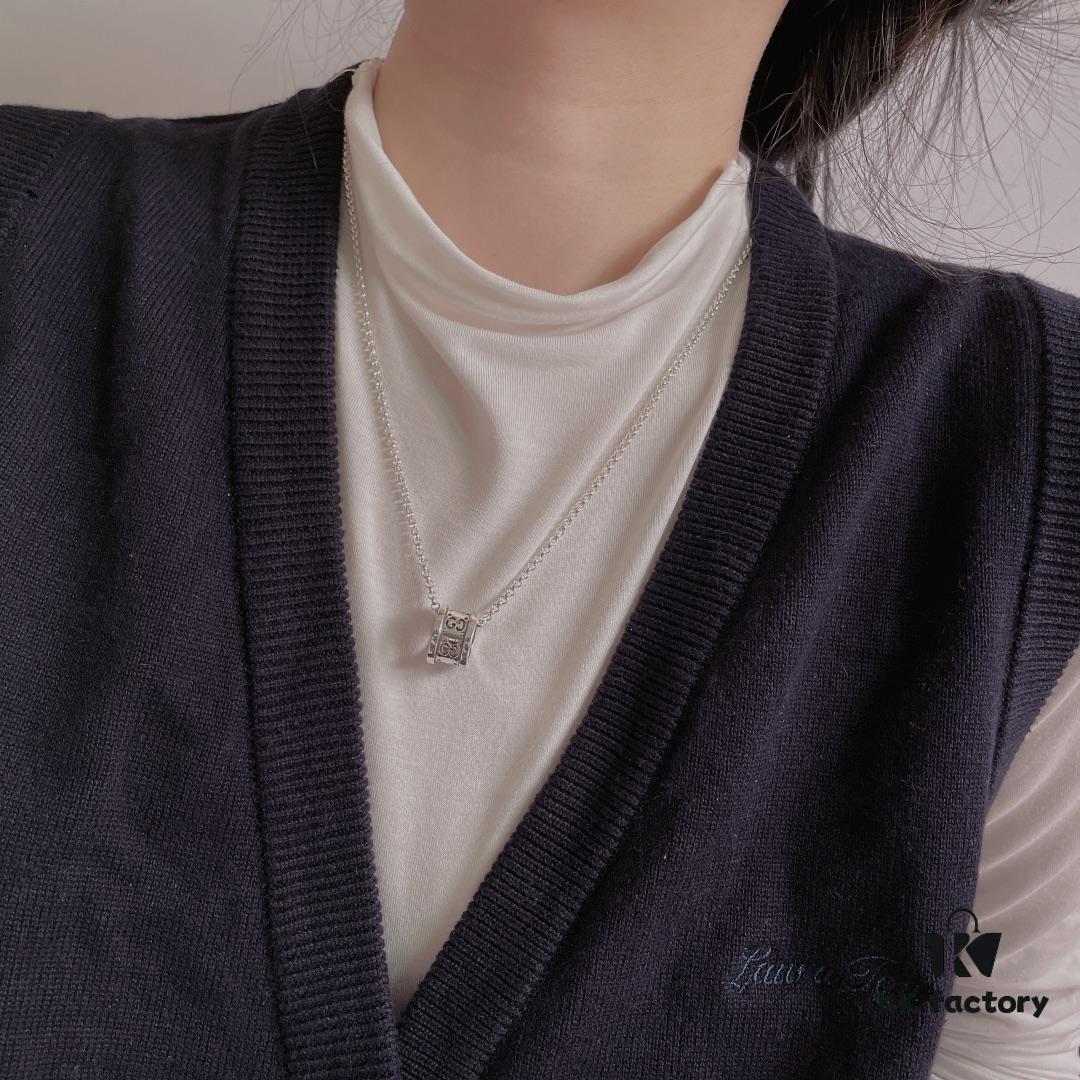 692ff14a99f2d84055c8d78e Essential Winter Accessory – Gucci-style Necklace, Silver Pendant Chain