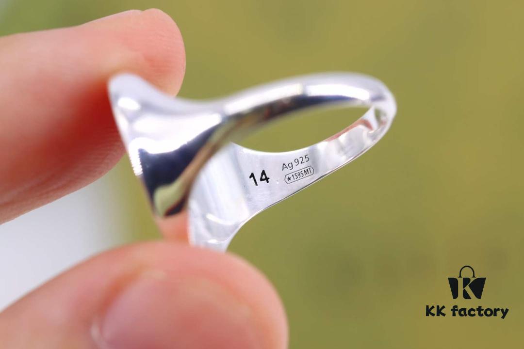 Gucci Enamel Letter Heart Fashion Ring