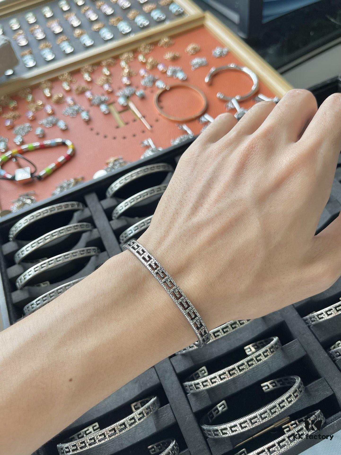 Gucci Hollow Narrow Bracelet