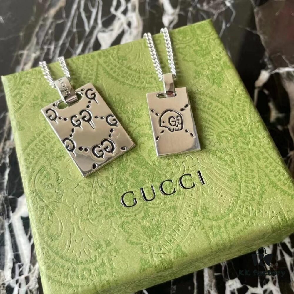 692ff20499f2d84055c8d8e2 Gucci Cool Square Pendant Couple Necklace