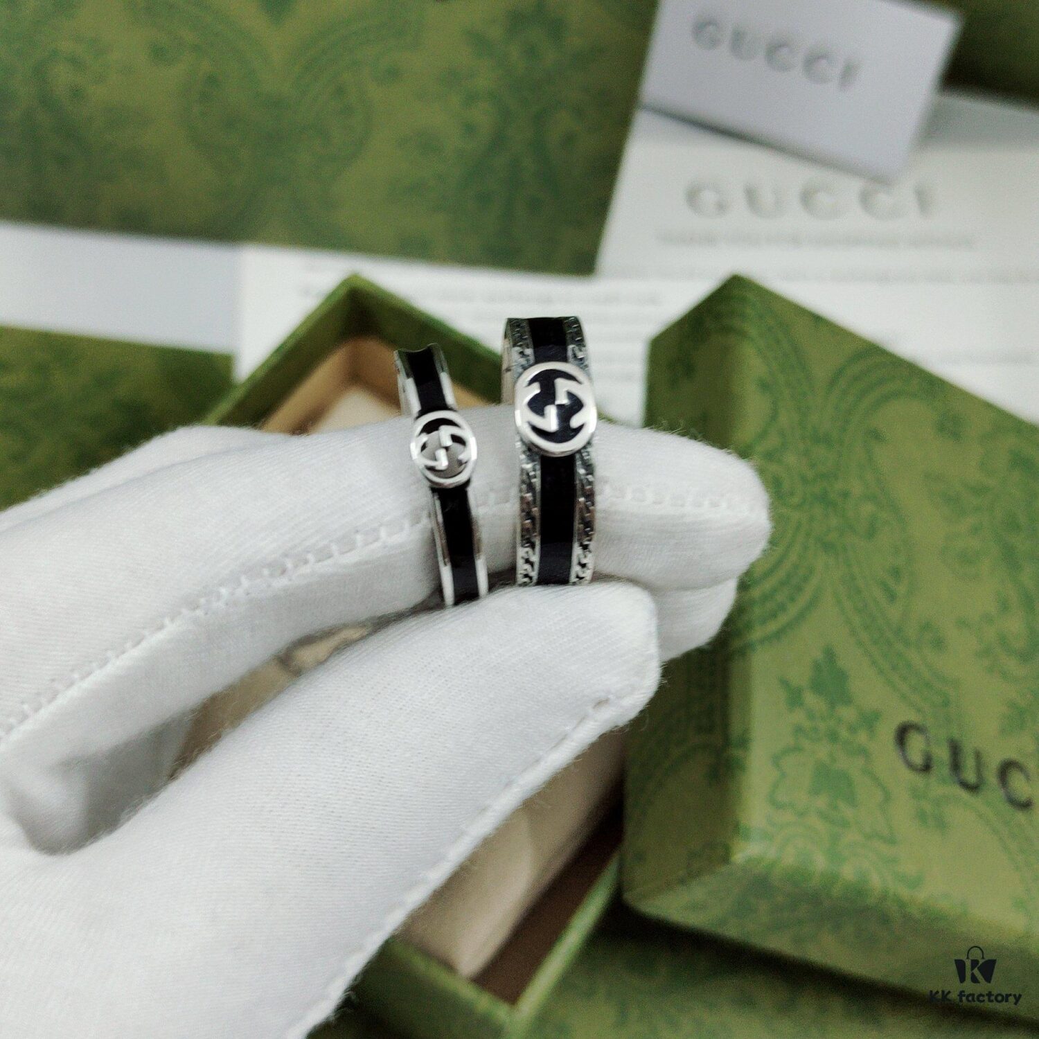 Gucci New Enamel Black Couple's Wide and Narrow Band
