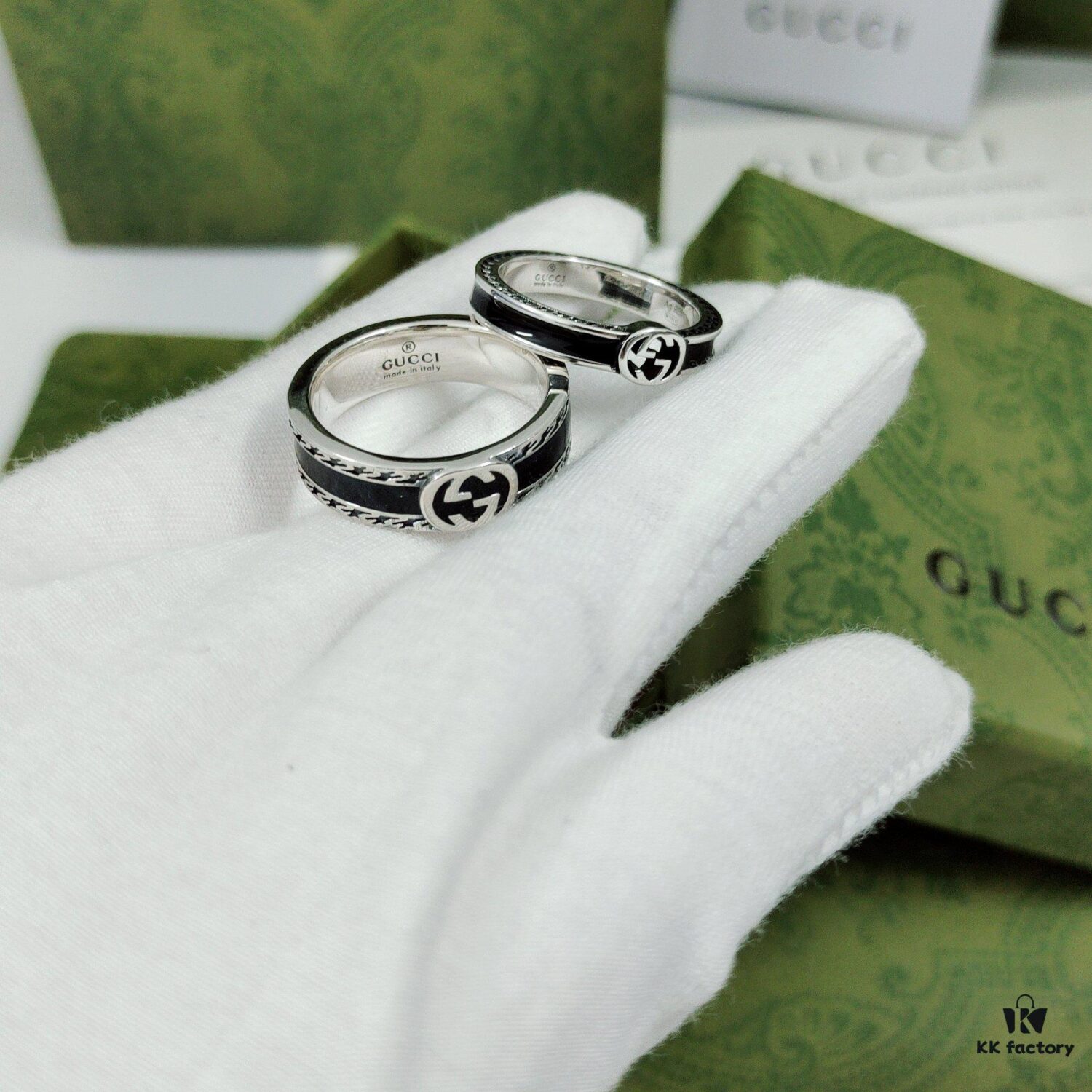 Gucci New Enamel Black Couple's Wide and Narrow Band