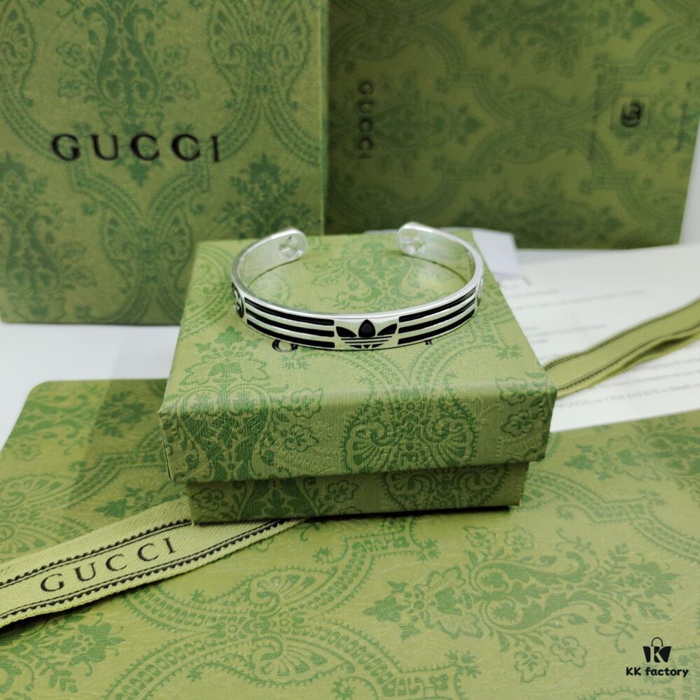 692ff22899f2d84055c8d906 Gucci x Adidas Collaborative Trefoil Latest Style Bracelet