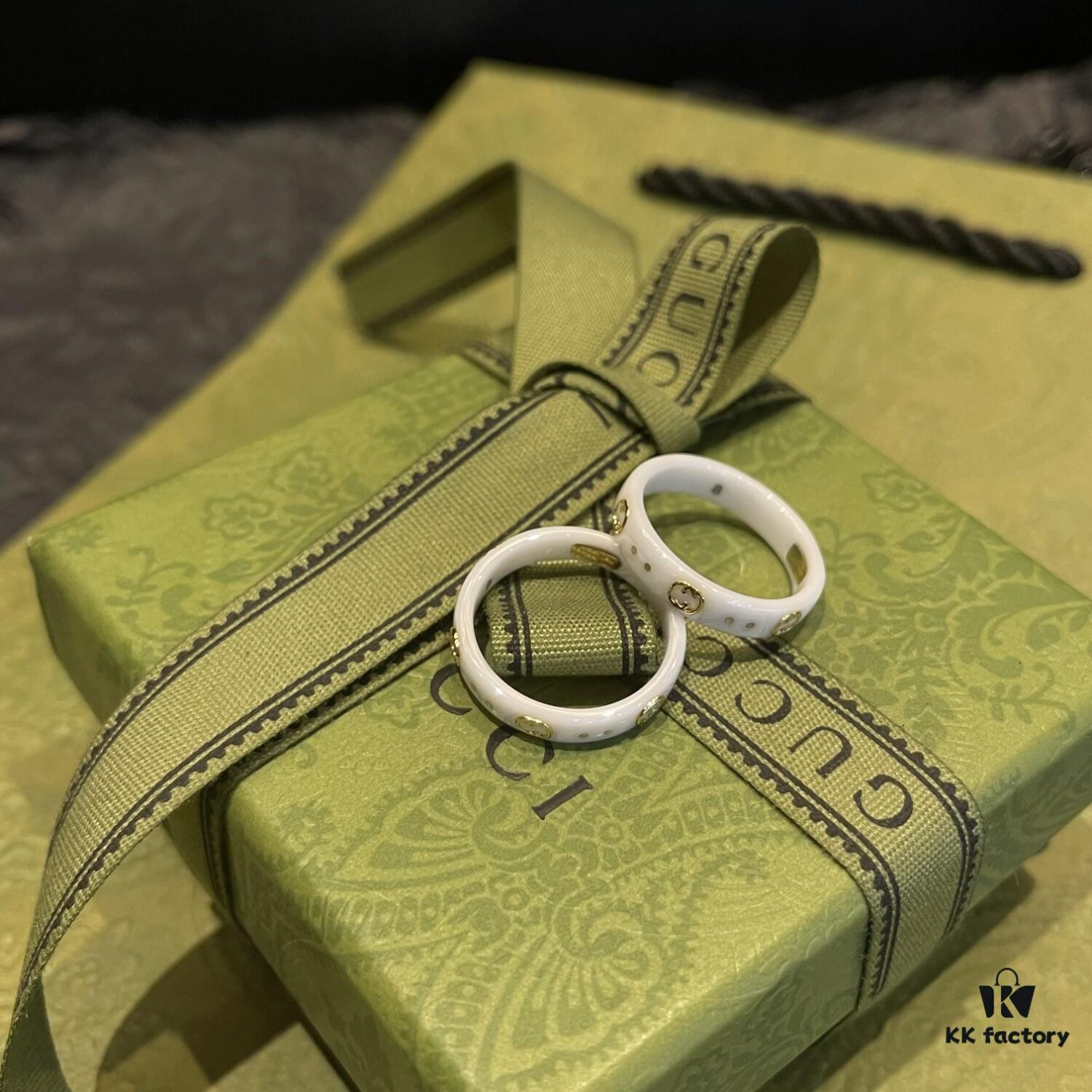 Gucci • Gucci White Icon Interlocking Double G Ring