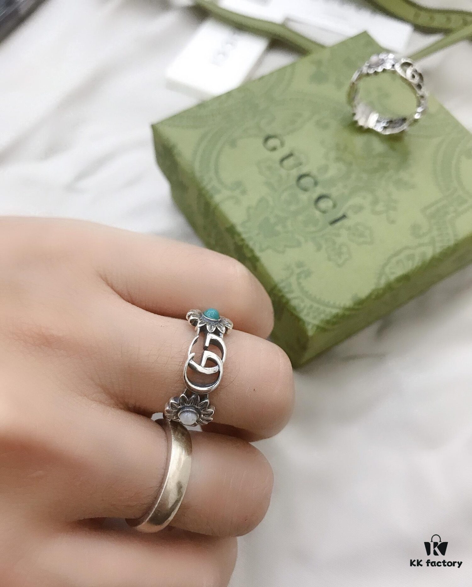 Gucci 925 Sterling Silver Double G Daisy Turquoise Pink Shell Ring