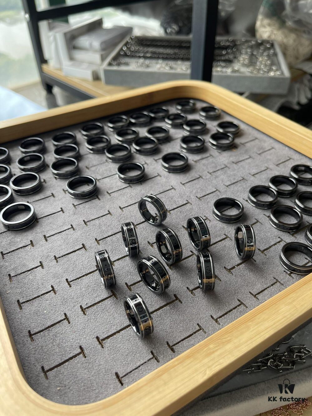 692ff2cd99f2d84055c8da26 Gucci Simple Black Ceramic Ring