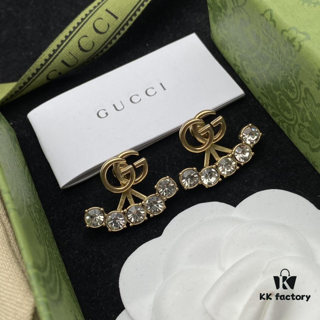 692ff2e199f2d84055c8da48 Gucci GG Pearl Inlaid Diamond Elegant Retro Stud Earrings
