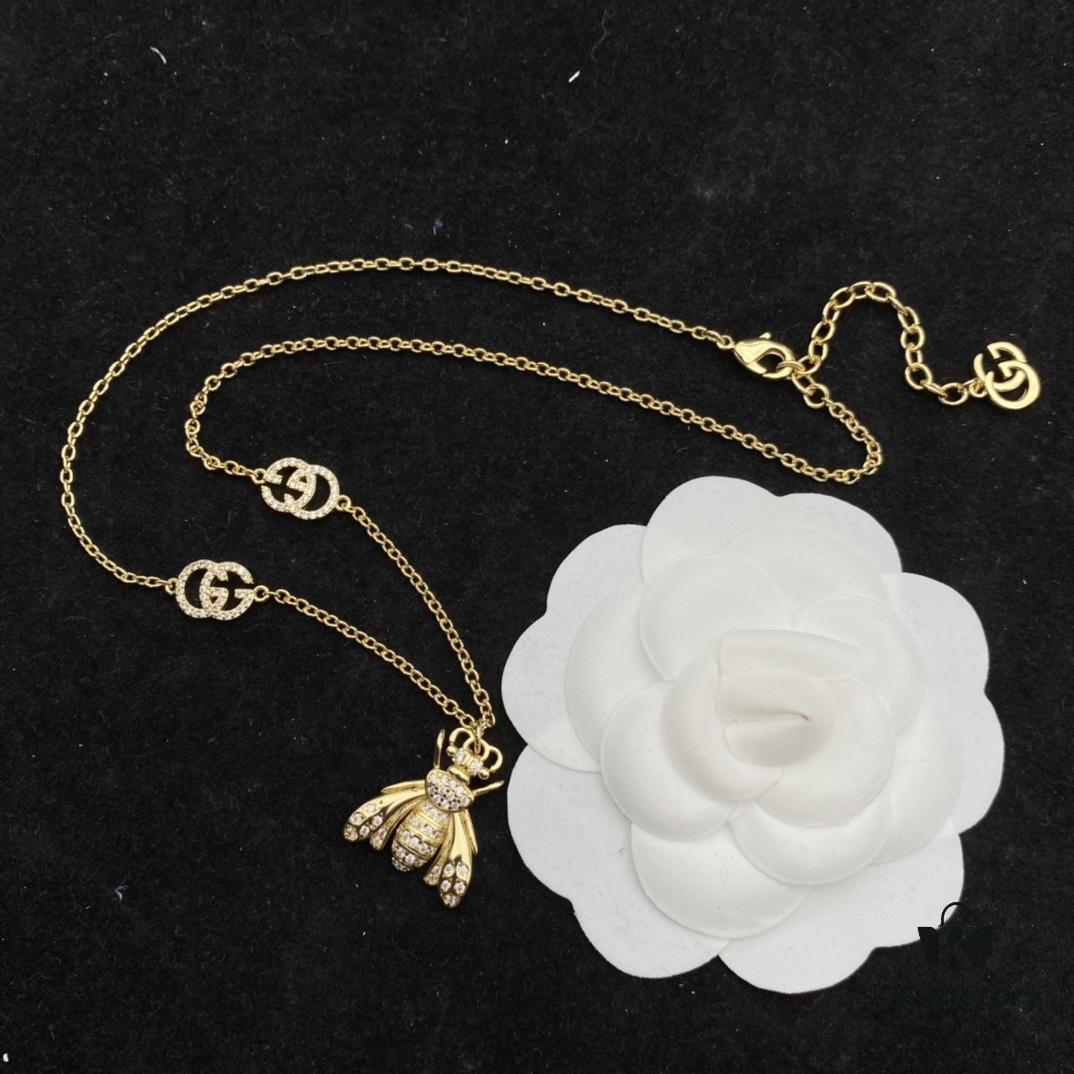 Gucci GG Bee Diamond-Paved Vintage Elegant Necklace