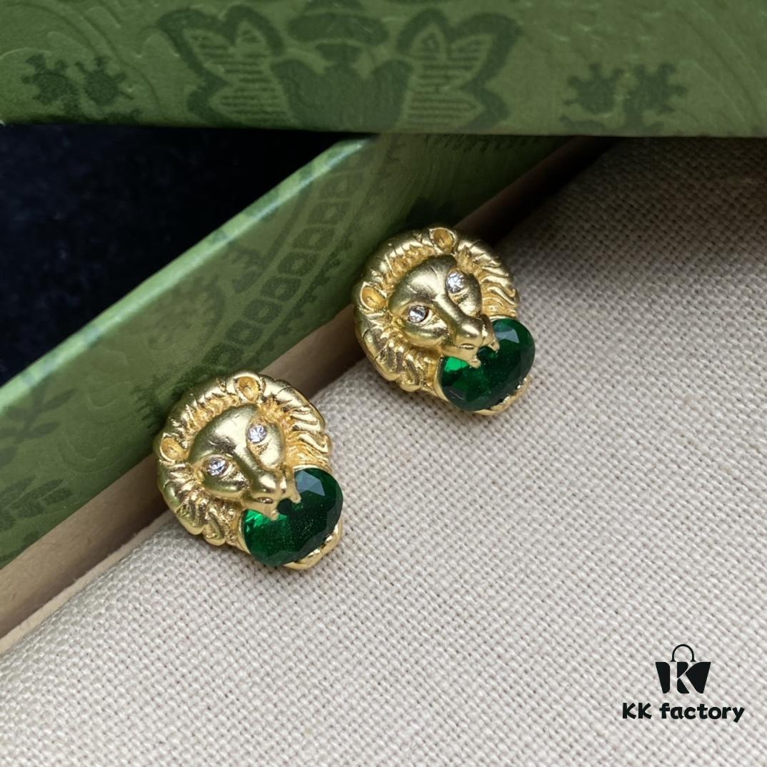 692ff2ea99f2d84055c8da55 Gucci Lion Head Diamond-Paved Vintage Earrings 🦁️ 💚