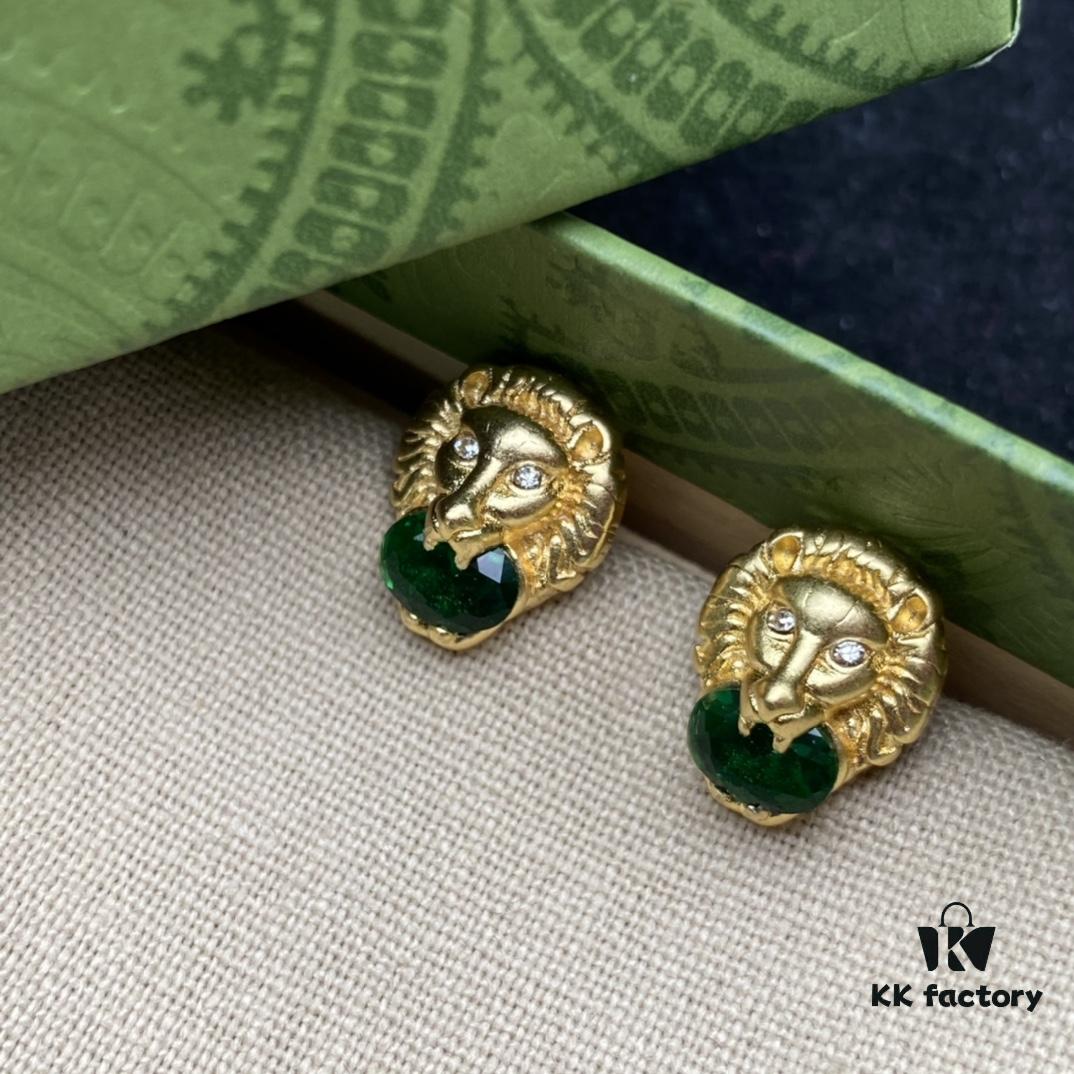 692ff2ea99f2d84055c8da57 Gucci Lion Head Diamond-Paved Vintage Earrings 🦁️ 💚