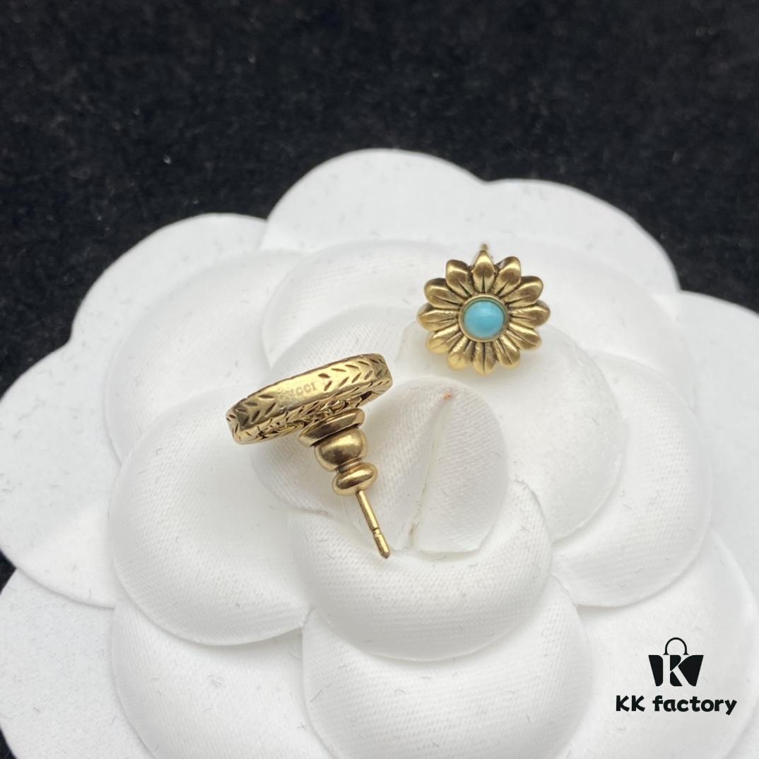 692ff2f799f2d84055c8da6b Gucci GG Diamond-Paved Floral Vintage Stud Earrings
