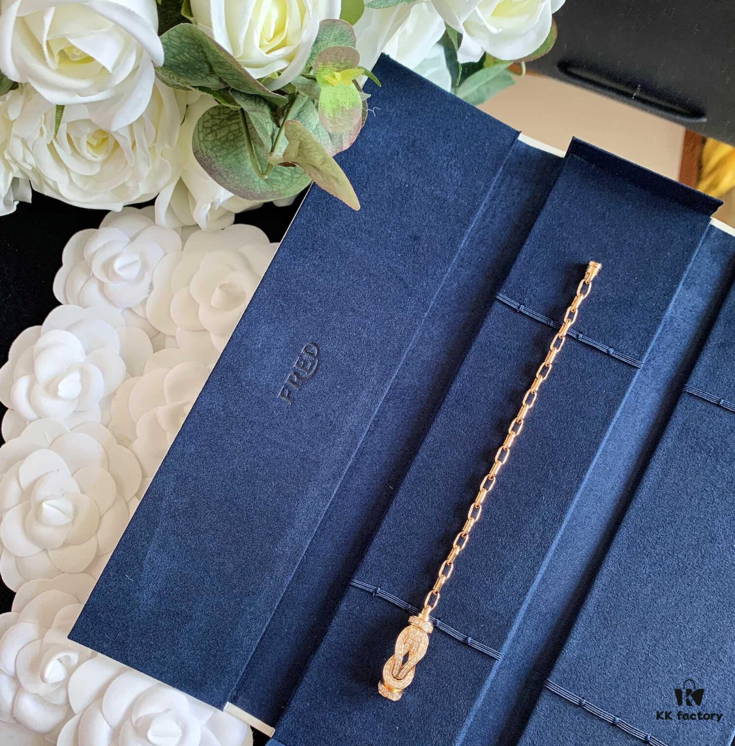692ff33799f2d84055c8dadc New Arrival! 1:1 Precision Crafted Fred Double C Horse Hoof Clasp Bracelet in Rose Gold and White Gold, Fully Encrusted Micro-Paved Diamond Buckle, Must-Have Fashion Item for Influencers and Trendsetters