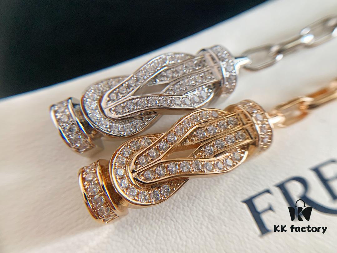 692ff33899f2d84055c8dadd New Arrival! 1:1 Precision Crafted Fred Double C Horse Hoof Clasp Bracelet in Rose Gold and White Gold, Fully Encrusted Micro-Paved Diamond Buckle, Must-Have Fashion Item for Influencers and Trendsetters
