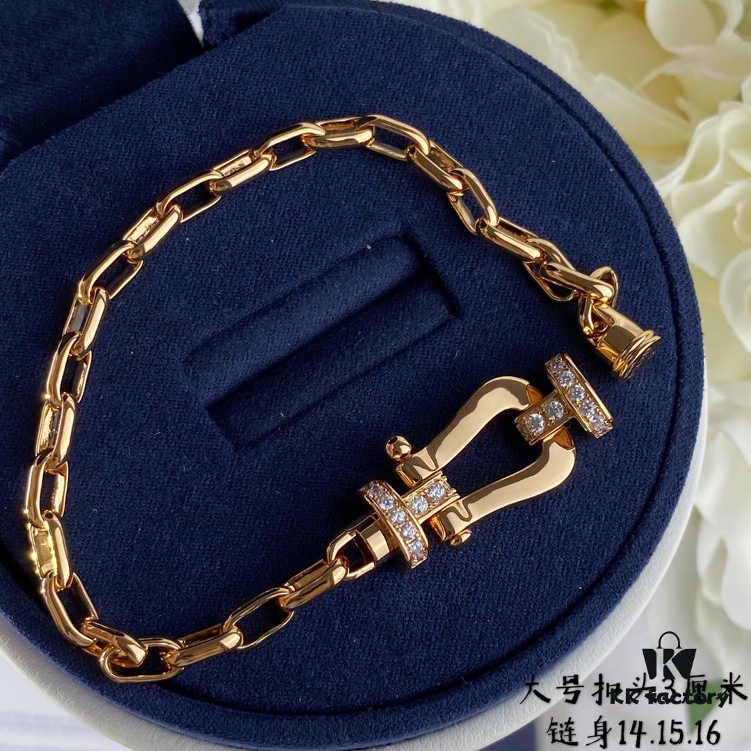 692ff34b99f2d84055c8dafd V Gold Material with Large Chain – New Arrival ❤️ Hot Release 🎉 Fred-style Oversized Half-Diamond Buckle Bracelet 👉🏻 Luxury, Fashionable, Exquisite ⚪️⭐️ High-End Custom Design – Thickened 18K Gold Plated Craftsmanship, Precision Micro-Inlay, A Must-Have for Influencers and Fashion Enthusiasts