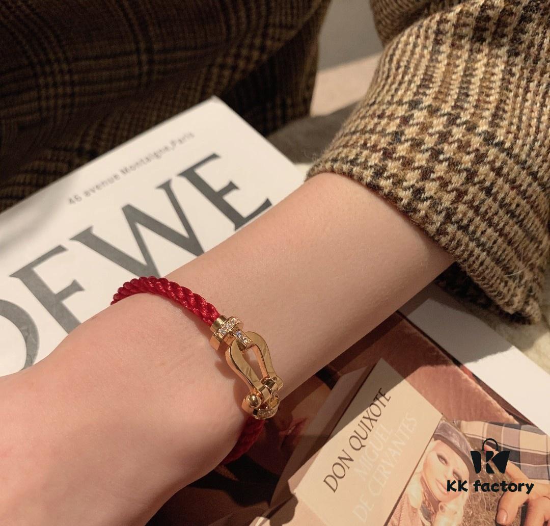Fred - Horseshoe Red Bracelet Wearing Reference
