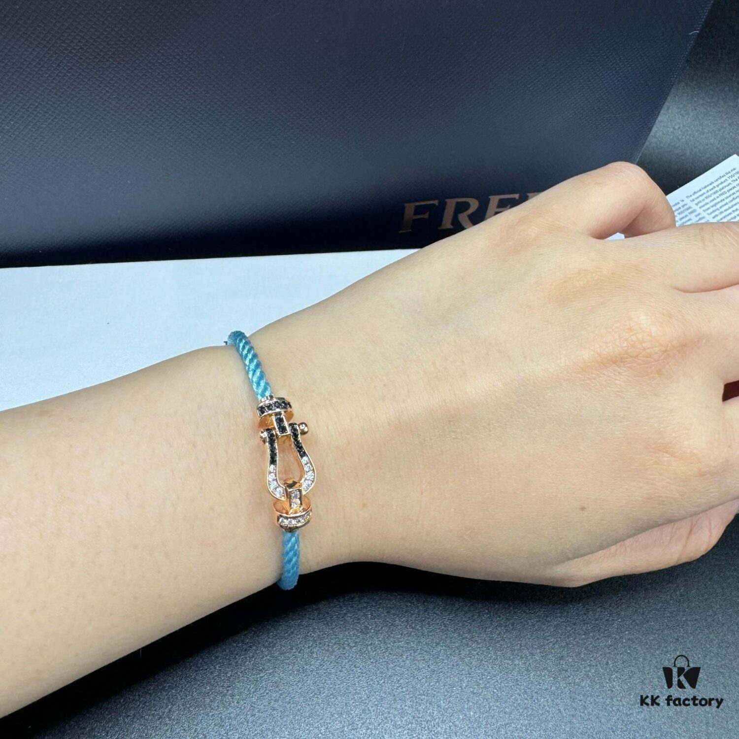 692ff66699f2d84055c8df6d FRED Force 10 Bracelet in Rose Gold, Medium Size, with Black and White Gemstones, Steel Cord Design