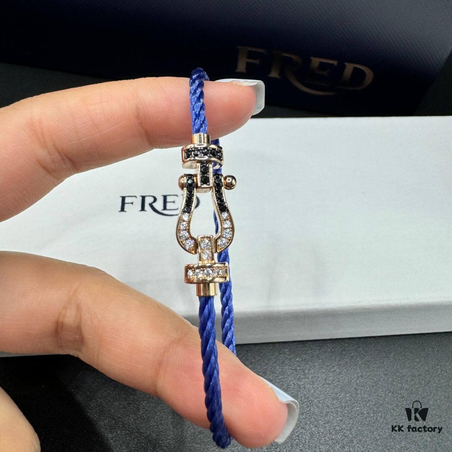 692ff67099f2d84055c8df77 FRED Force 10 Bracelet in Medium Rose Gold with Black and White Gemstones, Steel Cable Design