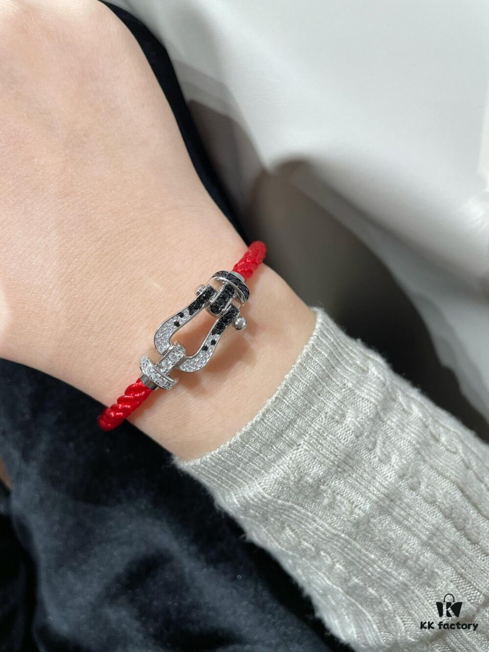 Black and White Combo, Large Horse Hoof Clasp for Hand Reference