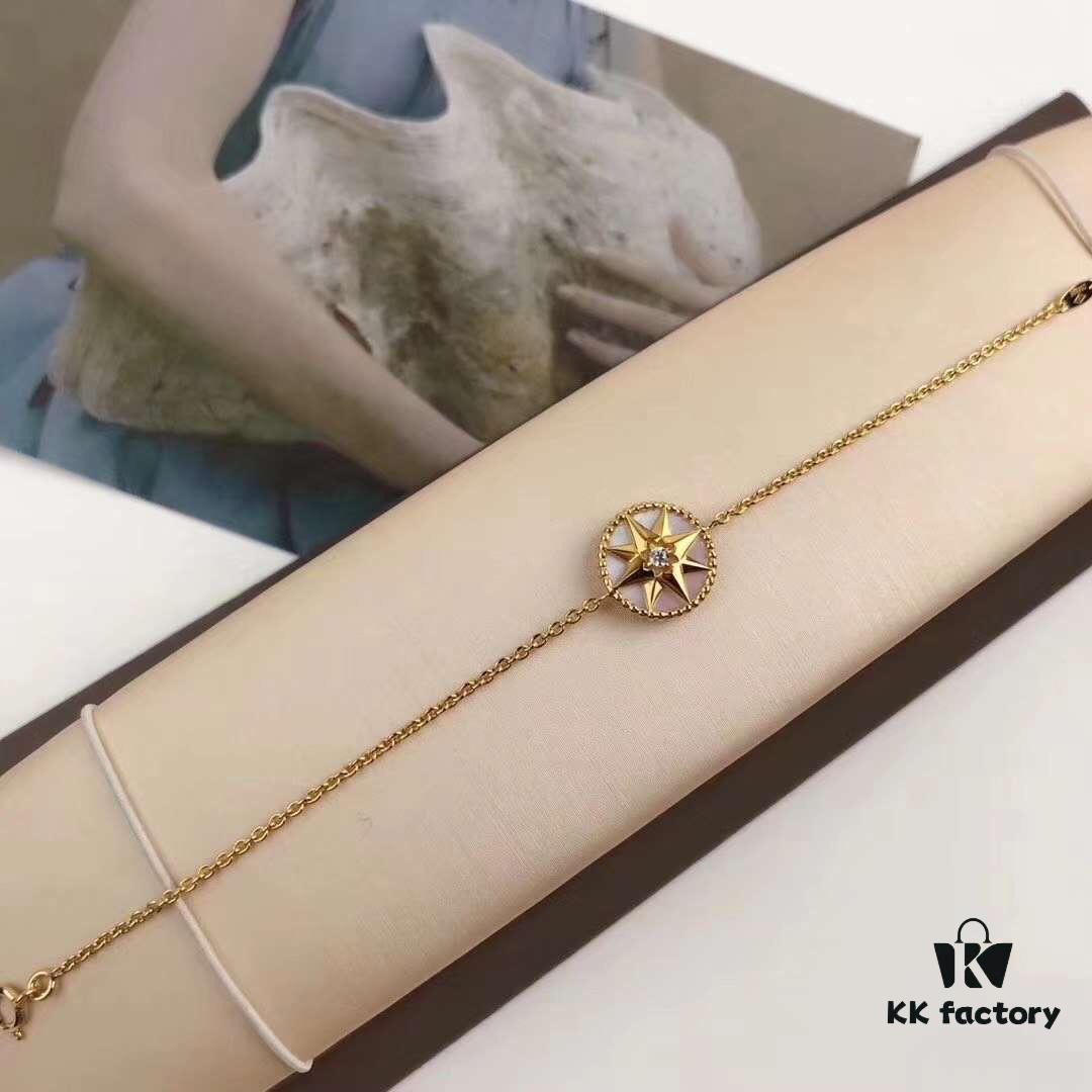 692ff76399f2d84055c8e0c3 New Hot-Selling Counter DIRO Compass Pendant, Reversible Design Loved by Celebrities