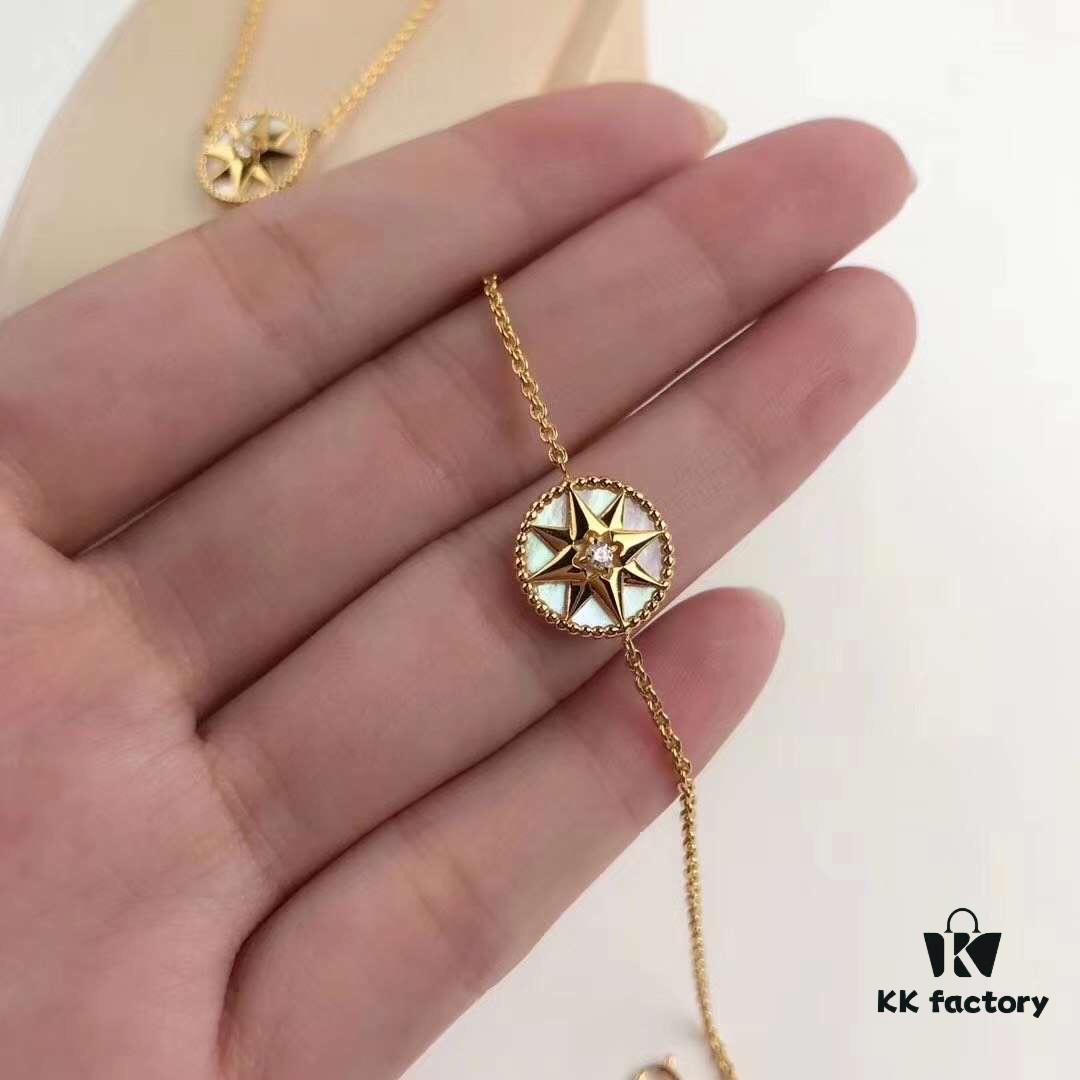 692ff76499f2d84055c8e0c7 New Hot-Selling Counter DIRO Compass Pendant, Reversible Design Loved by Celebrities