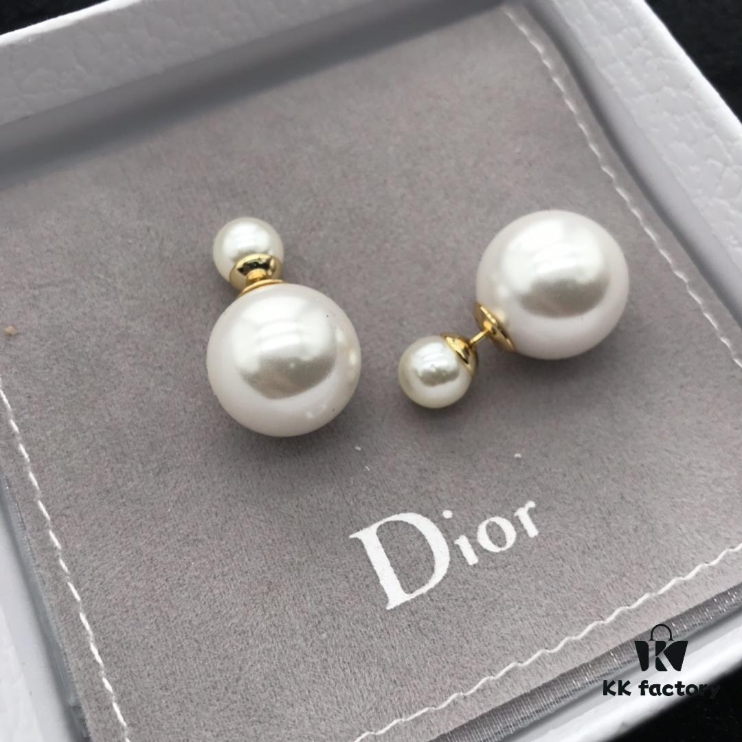 692ff7a999f2d84055c8e15f Dior In Stock New Arrival Stud Earrings