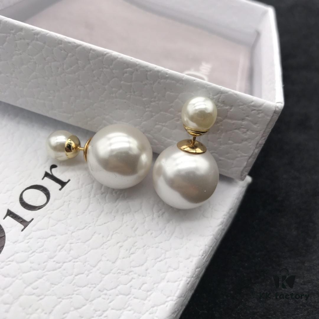 692ff7aa99f2d84055c8e160 Dior In Stock New Arrival Stud Earrings