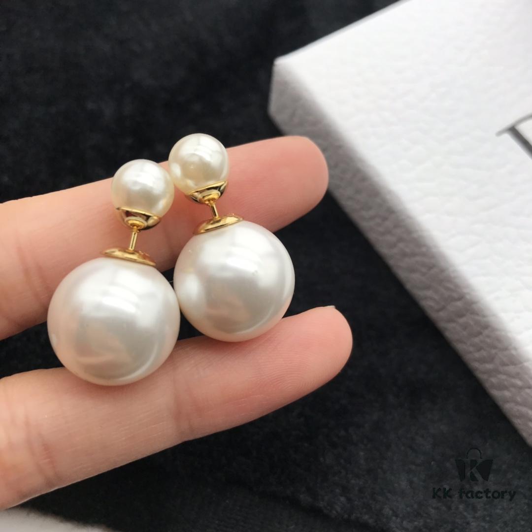 692ff7aa99f2d84055c8e161 Dior In Stock New Arrival Stud Earrings