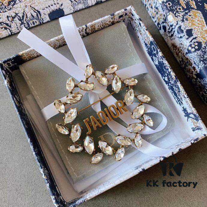 692ff7ca99f2d84055c8e199 Dior Vintage Teardrop Brooch