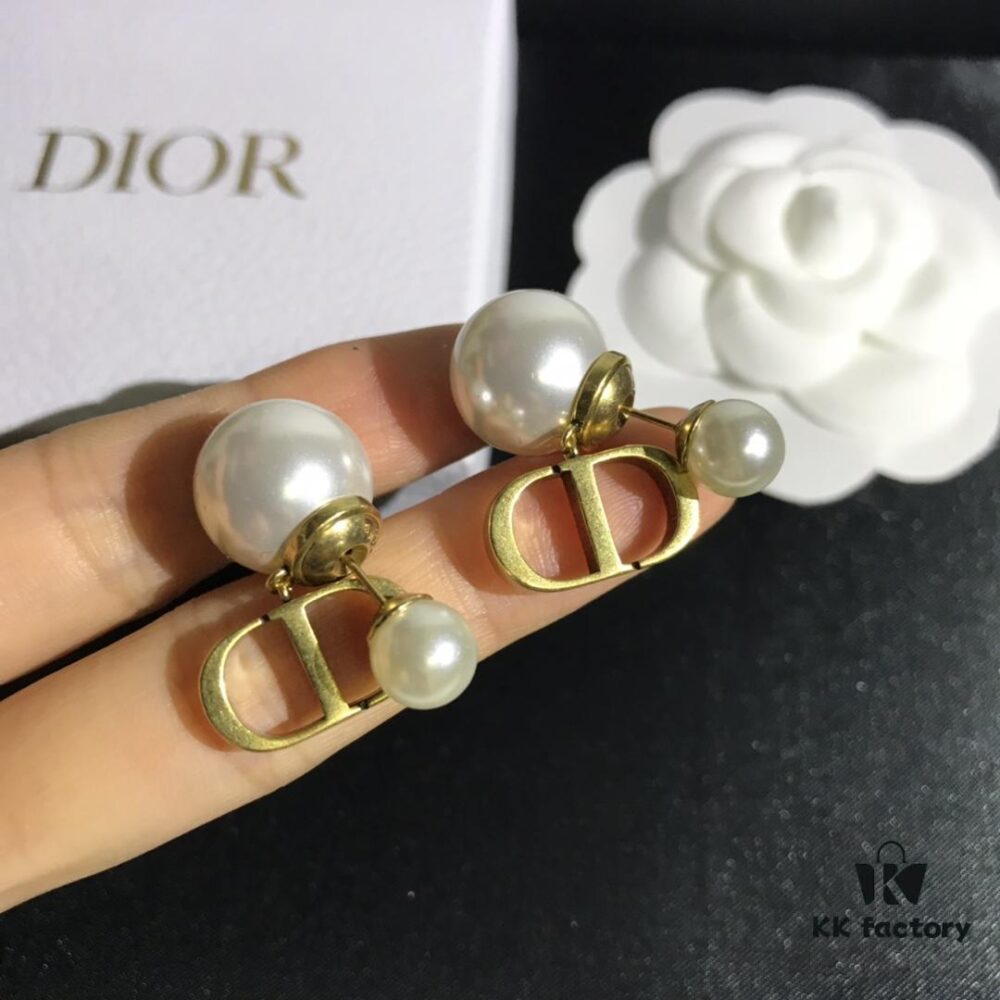 692ff7f899f2d84055c8e1e1 Dior In-Stock Style Stud Earrings