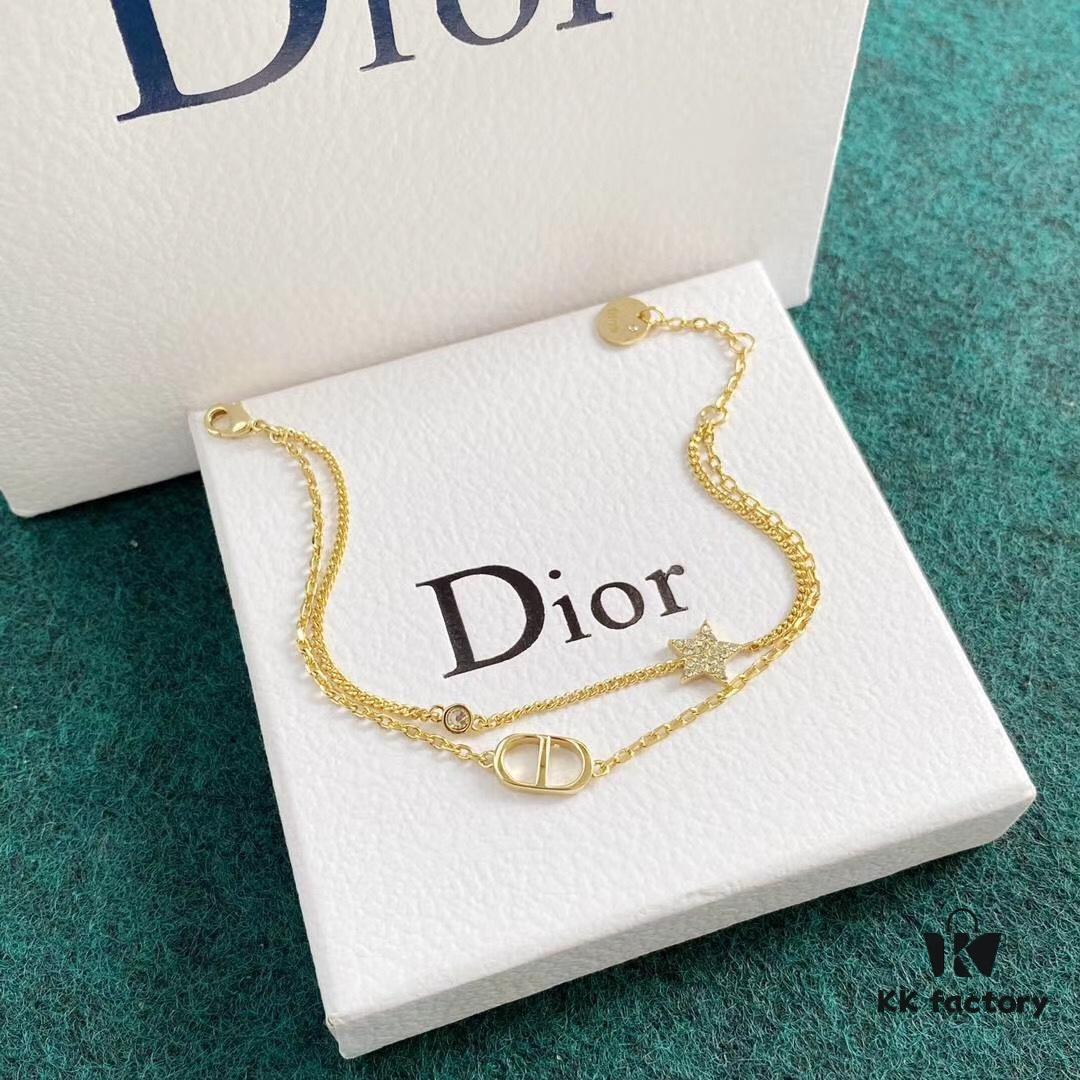 D's Star Double-Layer Bracelet, a cute and exquisite accessory that enhances happiness and serves as a meaningful treat for yourself