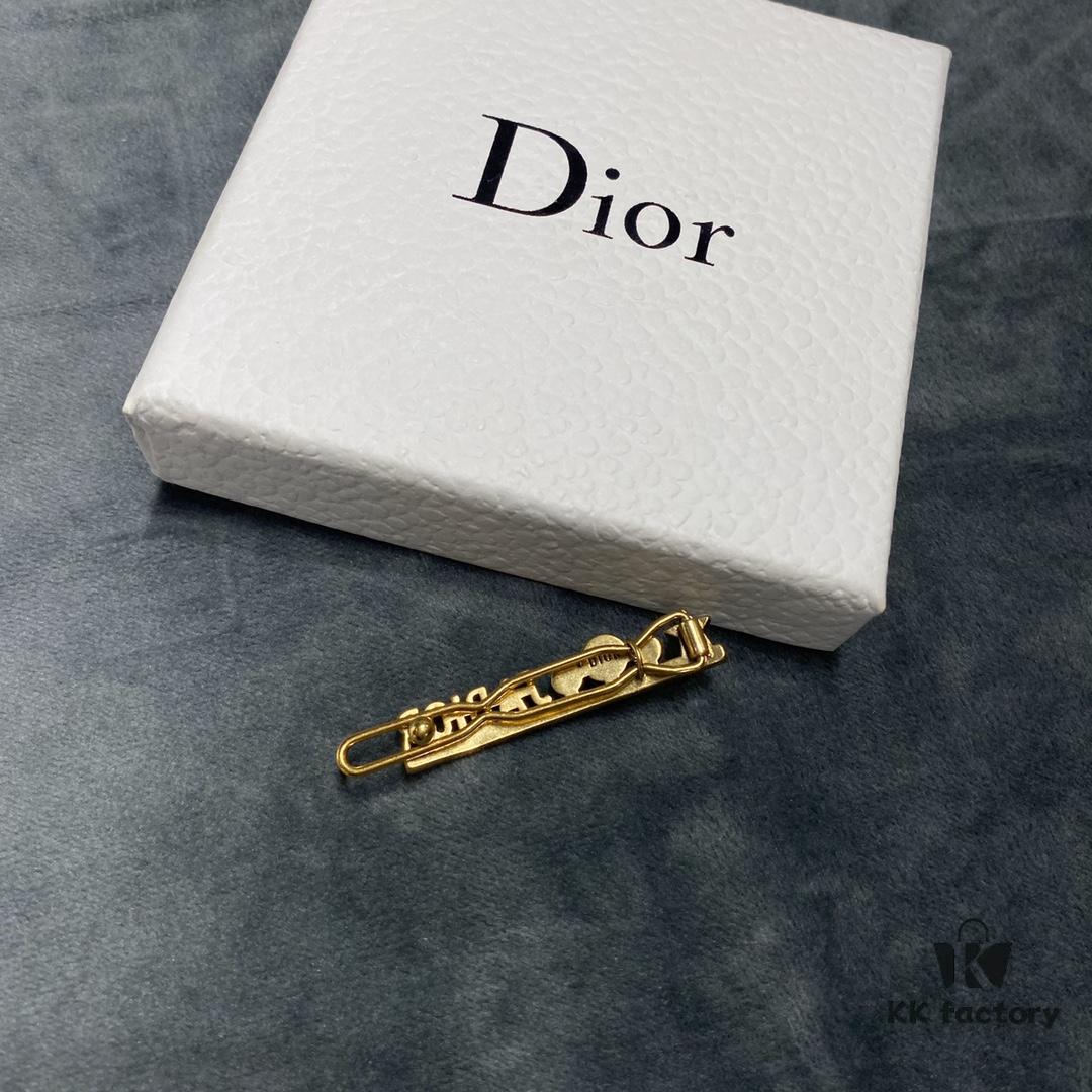692ff84299f2d84055c8e250 Dior JA Letter Hair Clip with Pearl Inlay, Elegant and Sophisticated