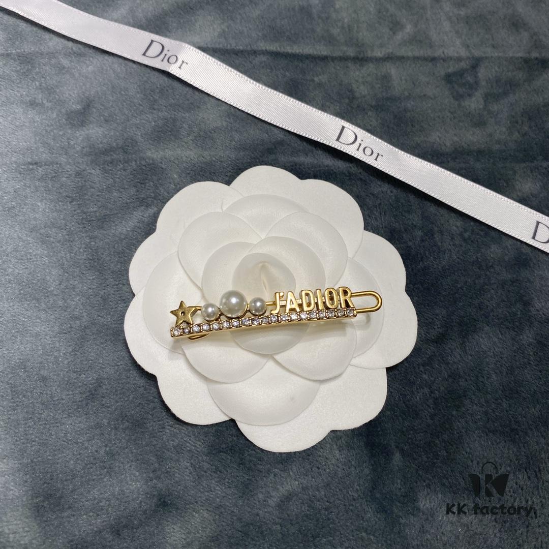 692ff84299f2d84055c8e251 Dior JA Letter Hair Clip with Pearl Inlay, Elegant and Sophisticated