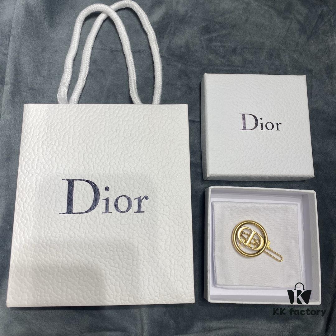 692ff84f99f2d84055c8e263 Dior CD Hair Clip, Minimalist and Fashionable, Extremely Elegant
