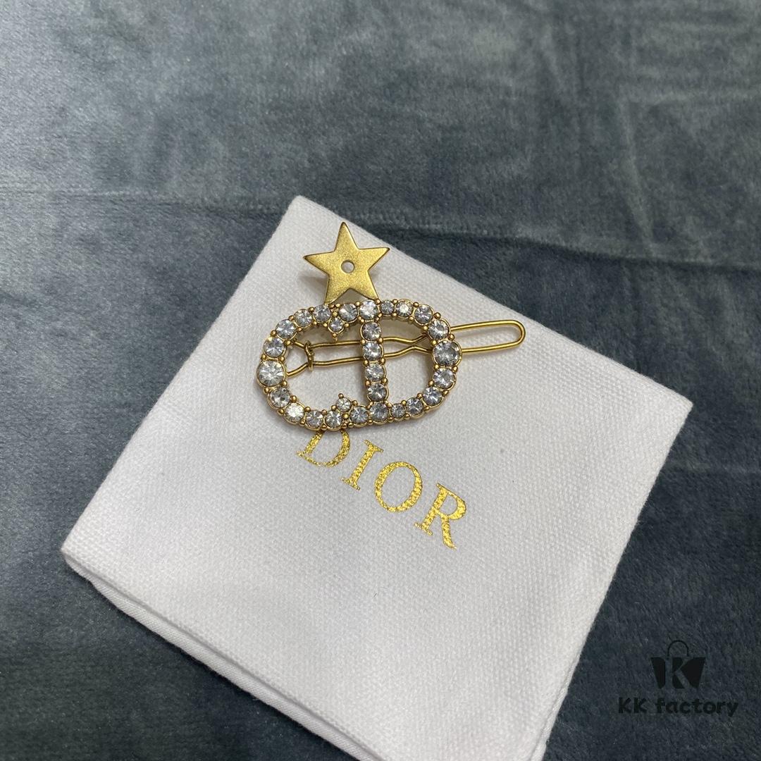 692ff85299f2d84055c8e266 Dior CD Star Hair Clip, Classic CD Design Encrusted with Diamonds, Simple Yet Elegant and Totally Worth Owning 💃🏻