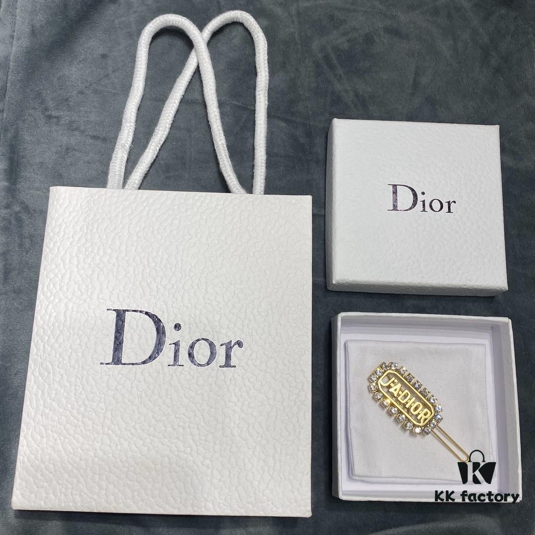 692ff86499f2d84055c8e282 Dior Retro Copper Rhinestone JA Letter Square Hair Clip, Exuding Elegance Even Through the Screen, Must-Have 🌈💕