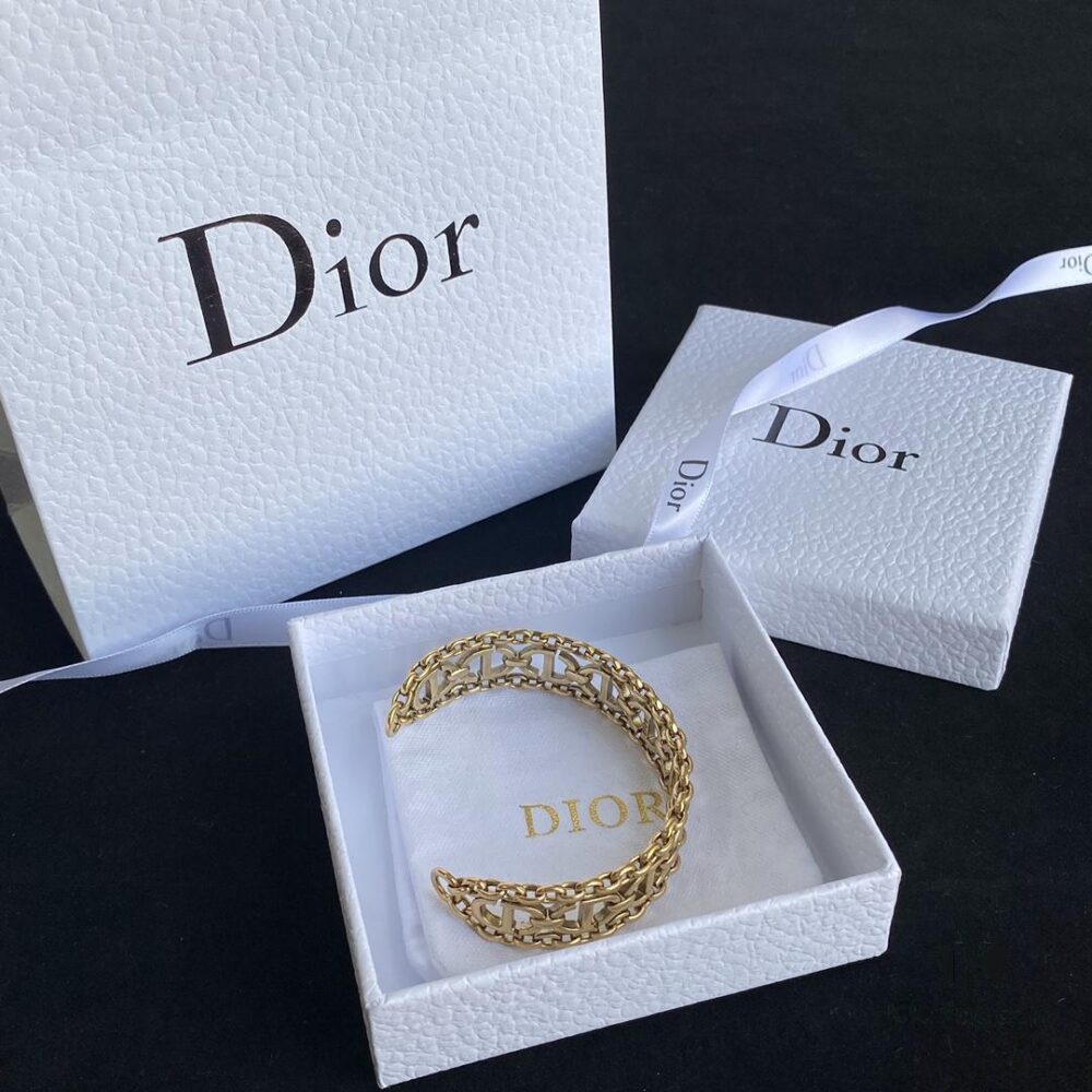 692ff88c99f2d84055c8e2c3 Dior New Arrival Pig Nose Bracelet, Vintage Copper Color, Elegant and High-End