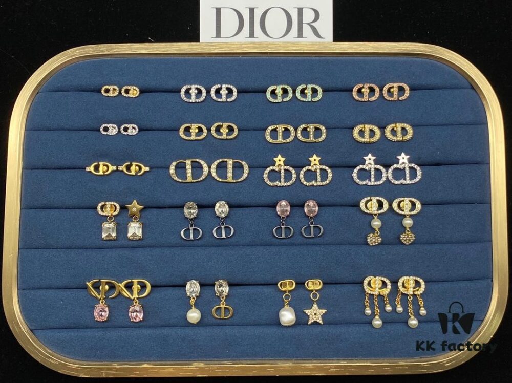 692ff8c799f2d84055c8e321 Dior Stud Earrings Collection Set