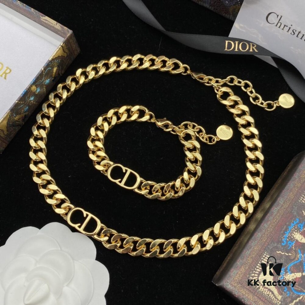 692ff8d499f2d84055c8e33a Dior New Letter Fashion Elegant Necklace and Bracelet