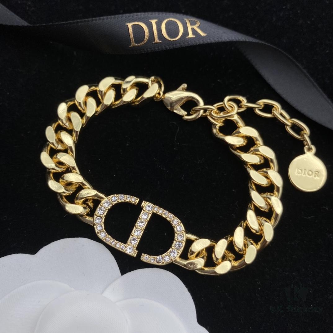 692ff8db99f2d84055c8e346 Dior New Style Letter Diamond-Paved Fashion Necklace and Bracelet