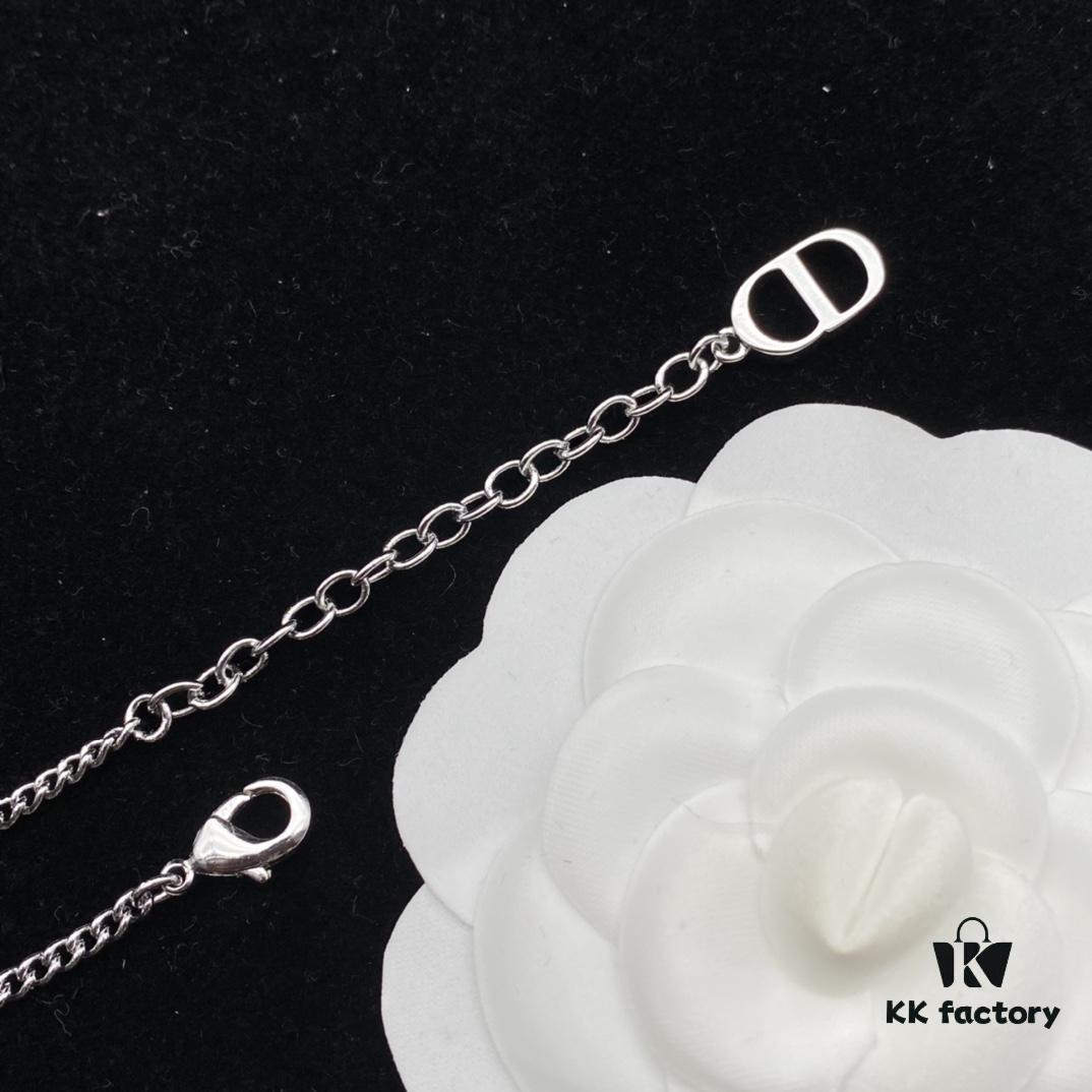 692ff8e399f2d84055c8e354 Dior New Diamond-Inlaid Letter Fashion Elegant Necklace
