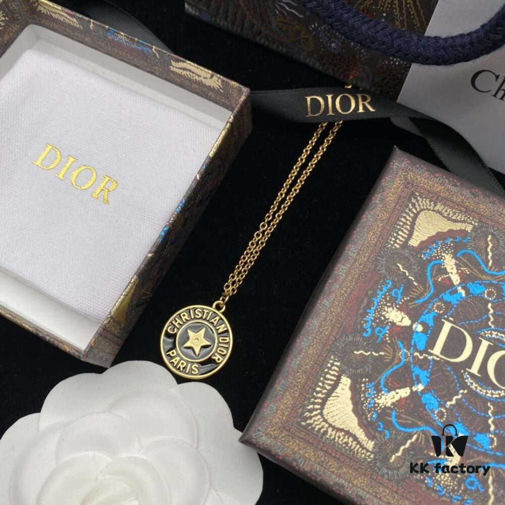 692ff8f599f2d84055c8e36f Dior New Letter Star Round Resin Elegant Retro Necklace