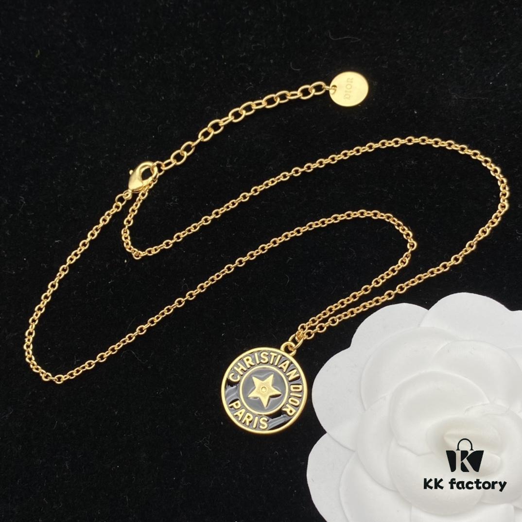 692ff8f799f2d84055c8e370 Dior New Letter Star Round Resin Elegant Retro Necklace