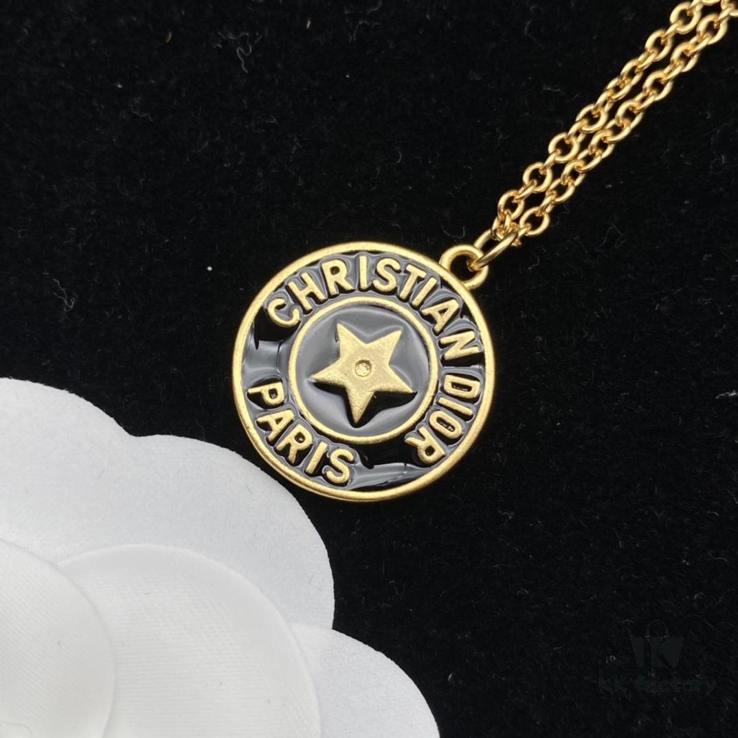 692ff8f899f2d84055c8e371 Dior New Letter Star Round Resin Elegant Retro Necklace