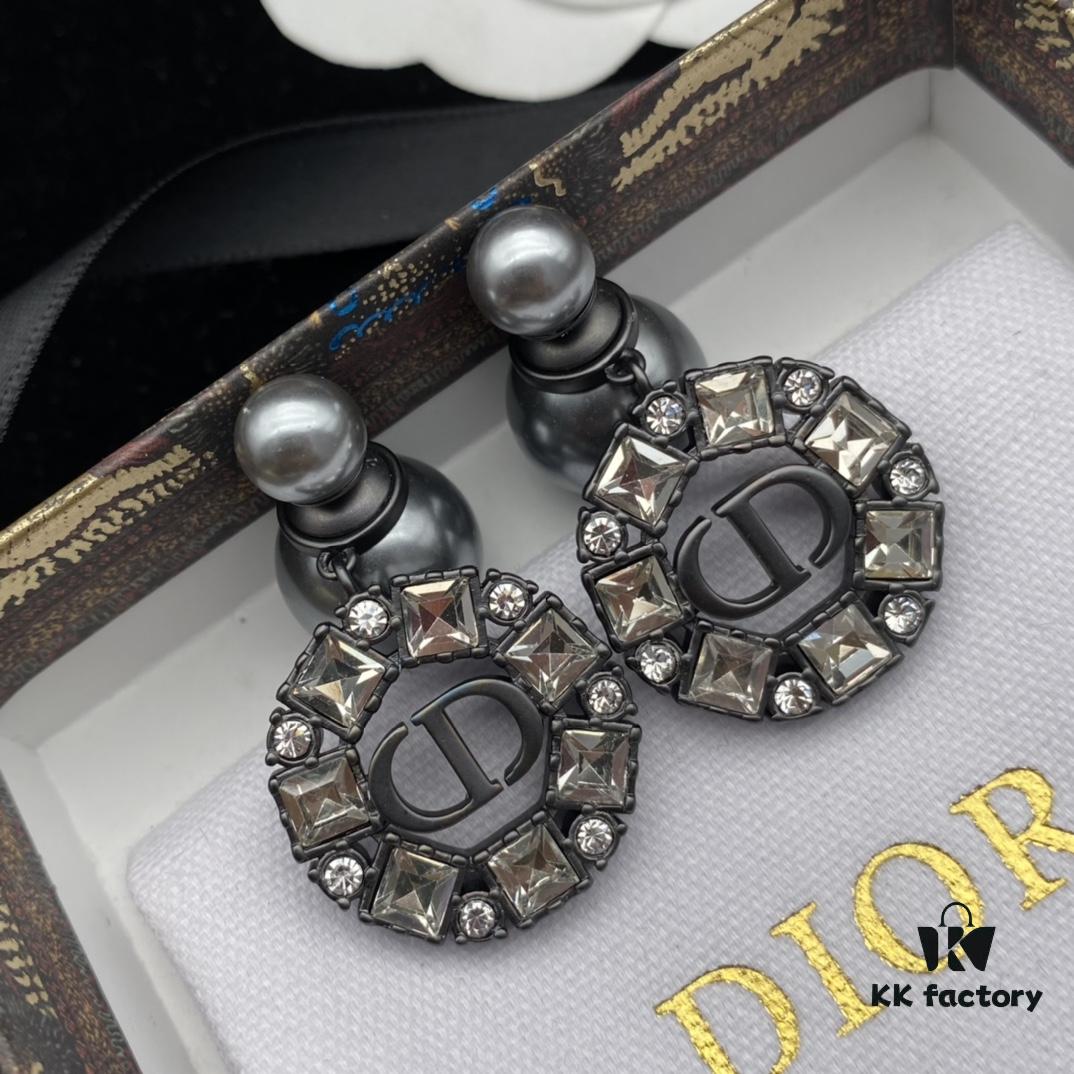 692ff90299f2d84055c8e381 Dior New Letter Pearl Diamond-Inlaid Elegant Retro Stud Earrings