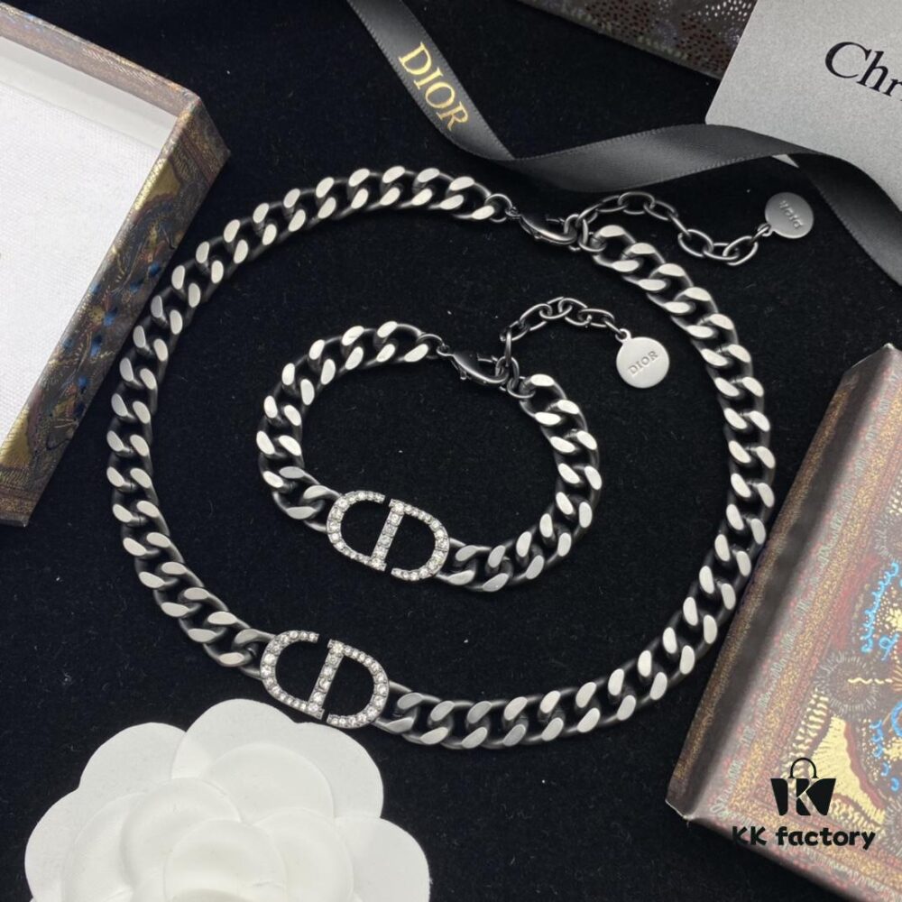 692ff90399f2d84055c8e382 Dior New Style Diamond-Encrusted Letter Fashion Elegant Look
