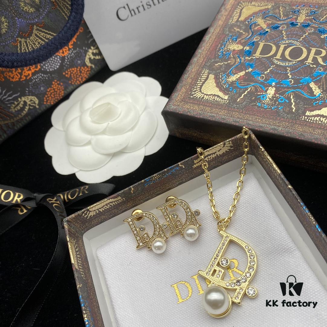Dior New Style Letter Pearl Diamond-Inlaid Elegant Retro Design