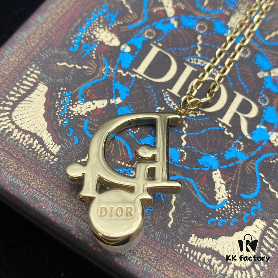 Dior New Style Letter Pearl Diamond-Inlaid Elegant Retro Design