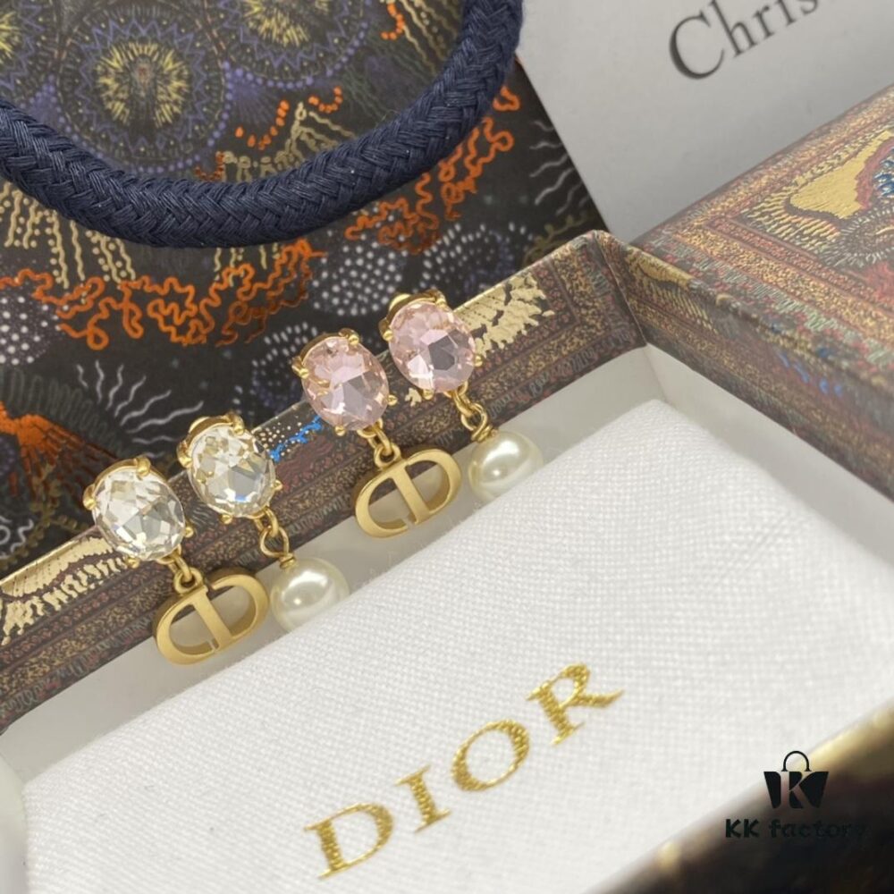 692ff90f99f2d84055c8e396 Dior New Letter Pearl Inlaid Diamond Elegant Vintage Stud Earrings