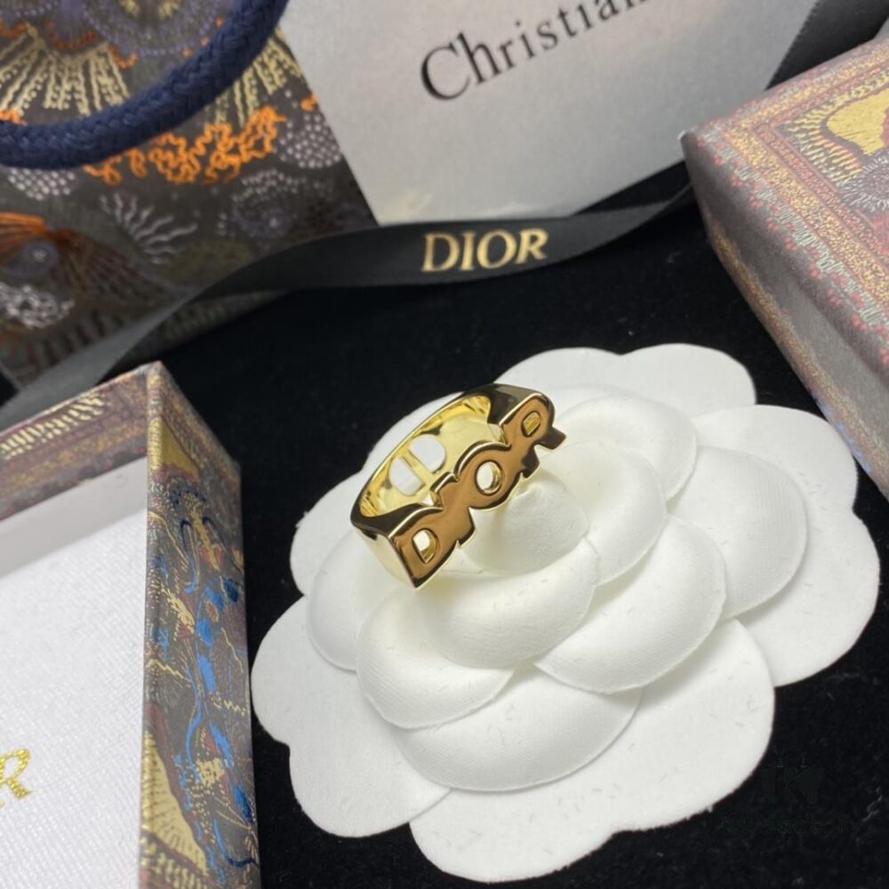 692ff91a99f2d84055c8e3a7 Dior New Letter Style Retro Ring