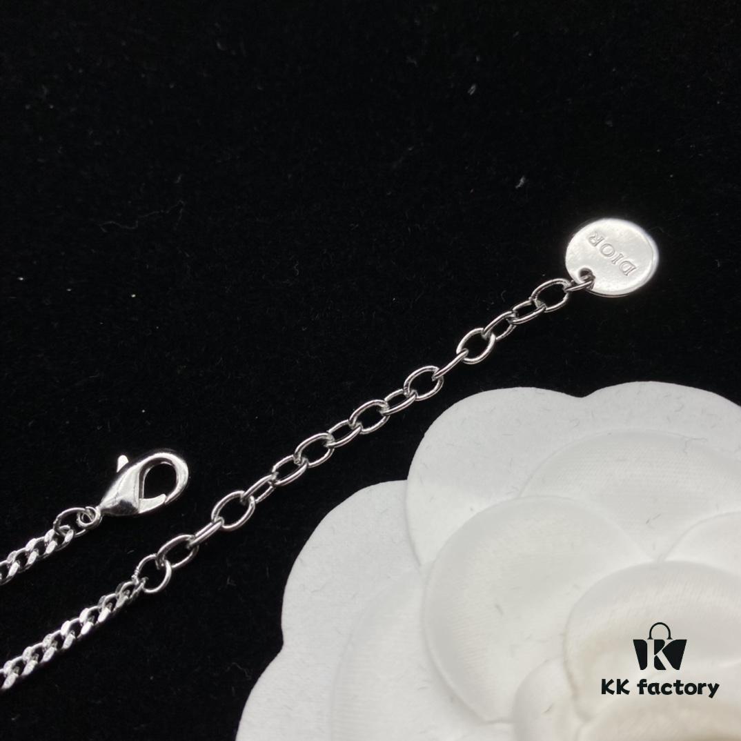 692ff92699f2d84055c8e3c2 Dior New Letter Bow Diamond-Inlaid Elegant and Sweet Necklace